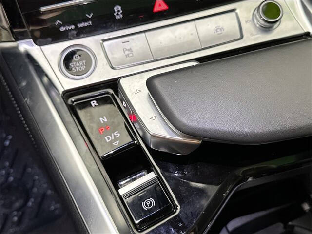 2022 Audi e-tron quattro Premium Plus