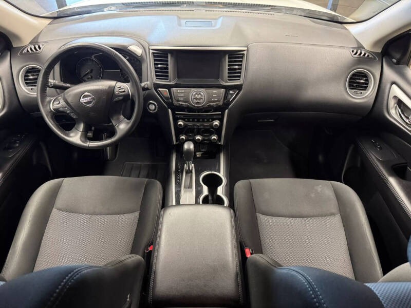 2020 Nissan Pathfinder SV