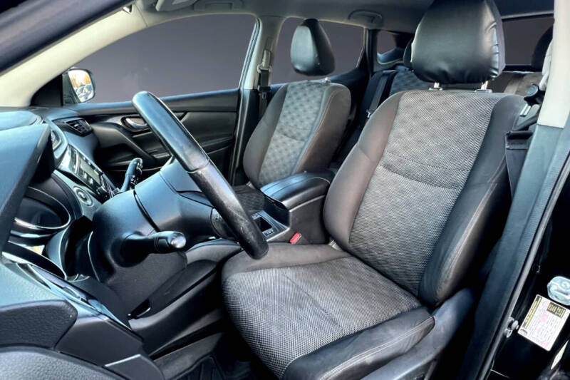 2017 Nissan Rogue Sport SV