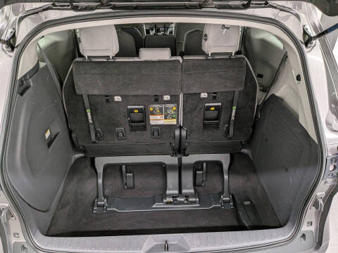 2022 Toyota Sienna LE 8-Passenger