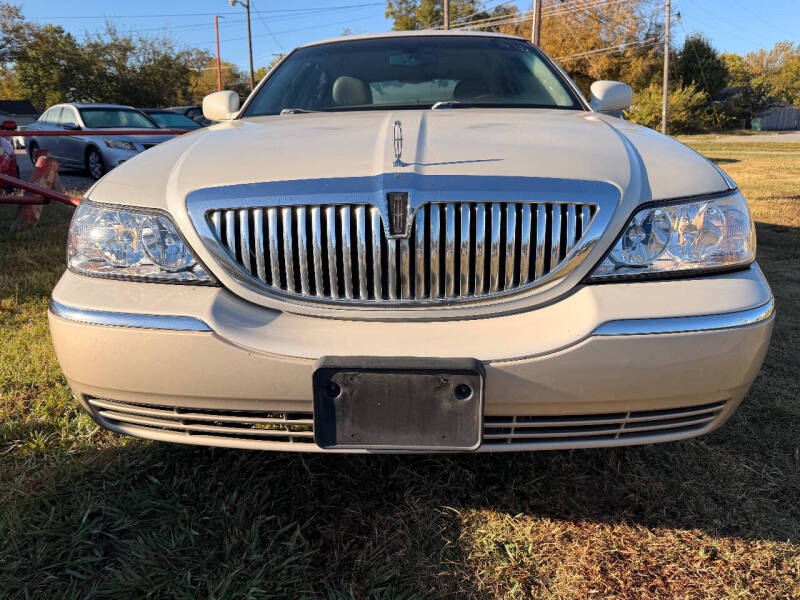 2005 Lincoln Town Car Signature Limited
