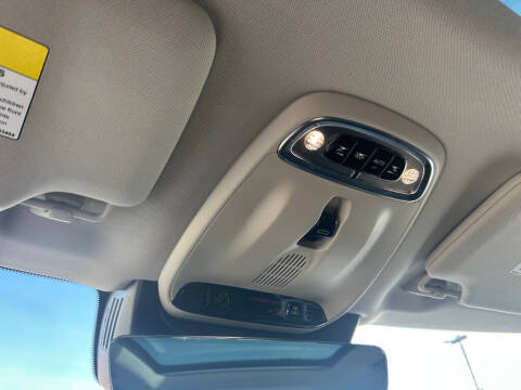 2022 Volvo XC90 T6 Momentum 7-Passenger