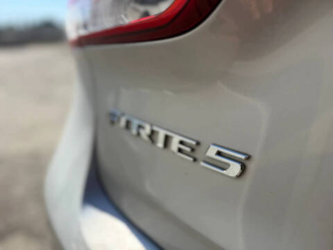 2016 Kia Forte5 LX