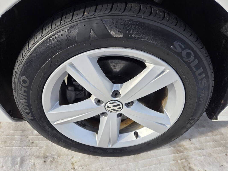 2015 Volkswagen Passat 1.8T Limited Edition