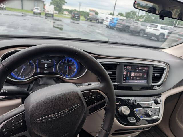 2022 Chrysler Voyager LX