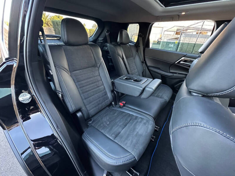 2023 Mitsubishi Outlander PHEV SE