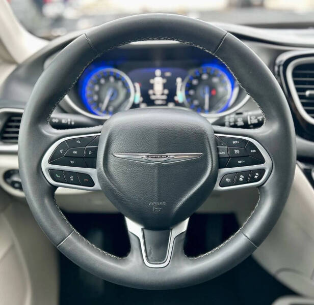 2022 Chrysler Pacifica Touring L