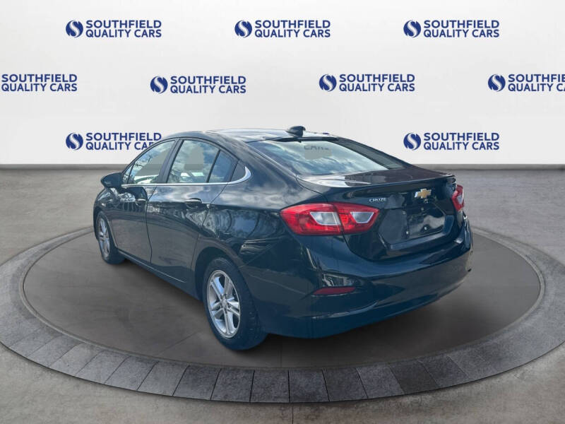 2016 Chevrolet Cruze LT photo 3