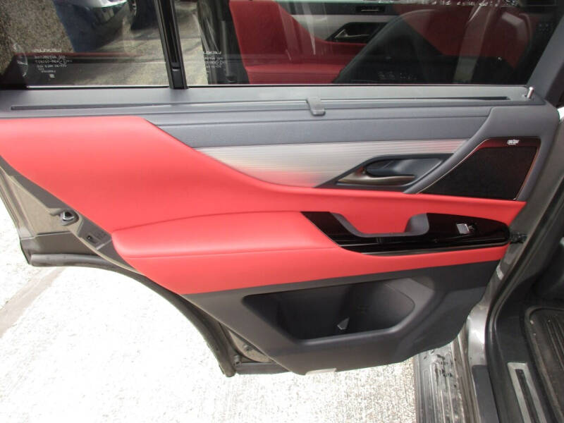 2023 Lexus LX 600 F SPORT Handling