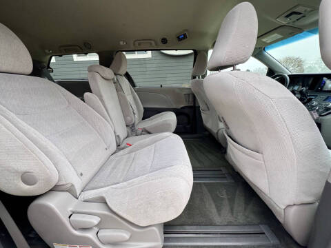 2016 Toyota Sienna LE 8-Passenger