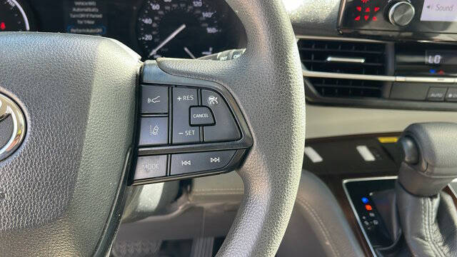 2022 Toyota Sienna LE 8-Passenger