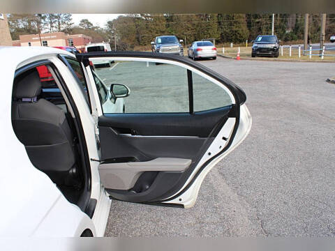 2023 Toyota Camry Hybrid LE