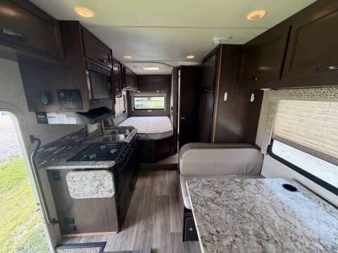 2017 Thor Motor Coach Freedom Elite