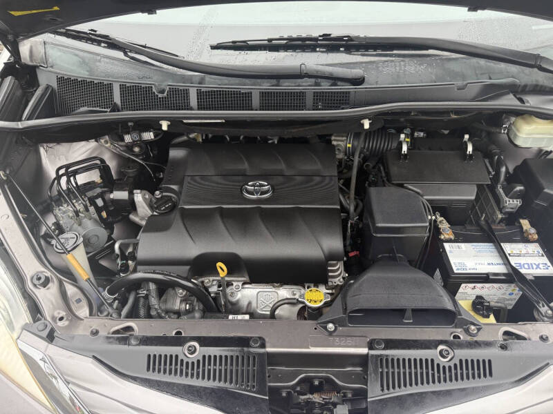 2015 Toyota Sienna XLE Premium 8-Passenger