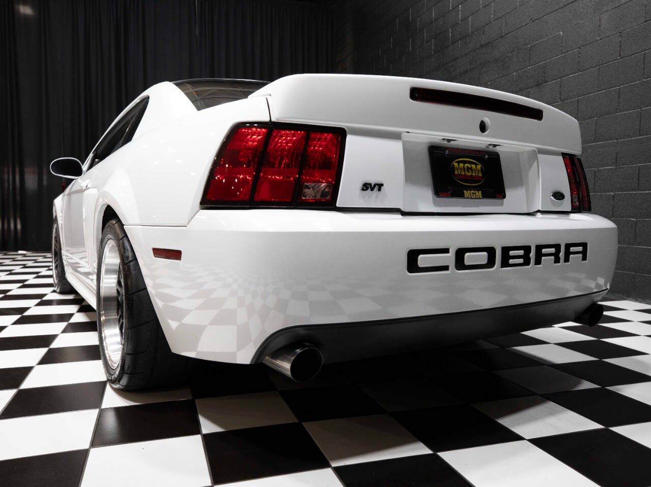 2003 Ford Mustang SVT Cobra 23