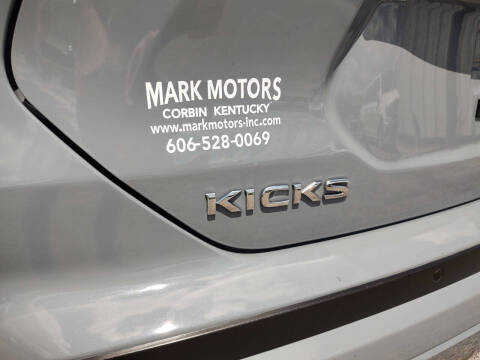 2021 Nissan Kicks SR