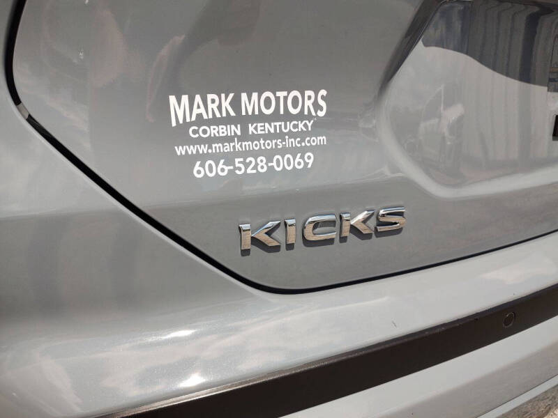 2021 Nissan Kicks SR