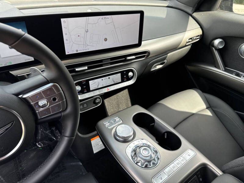 2025 Genesis GV60 Standard