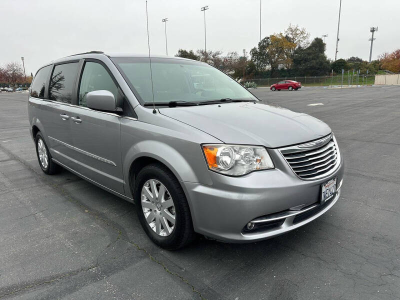 2016 Chrysler Town and Country Touring