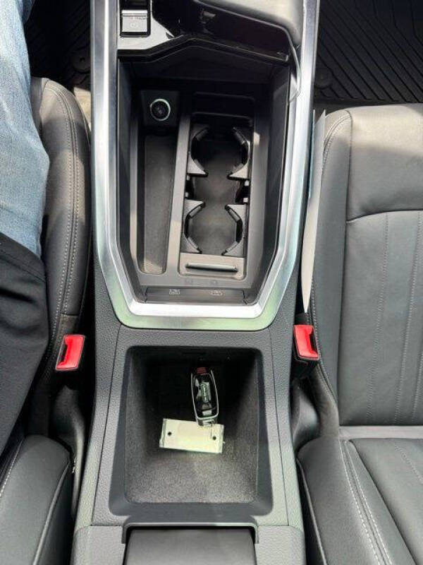 2022 Audi e-tron quattro Premium