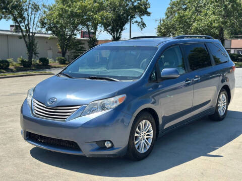 2015 Toyota Sienna XLE 8-Passenger