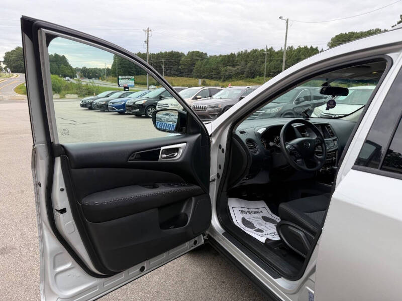 2017 Nissan Pathfinder S
