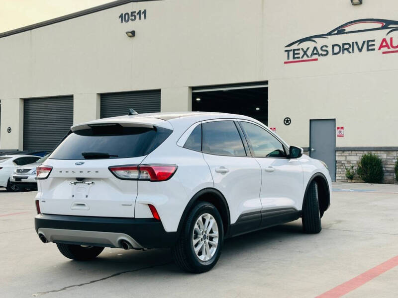 2020 Ford Escape SE