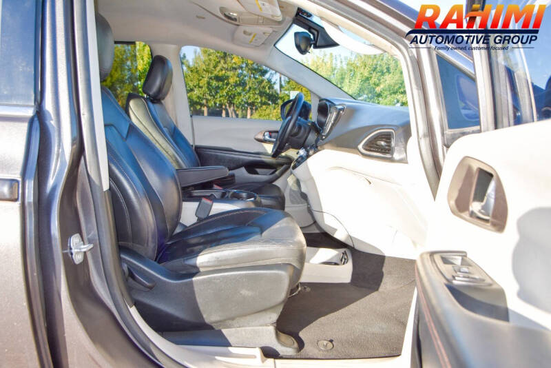 2017 Chrysler Pacifica Touring-L