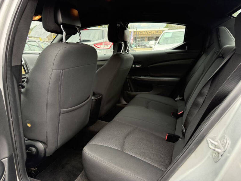 2012 Dodge Avenger SE