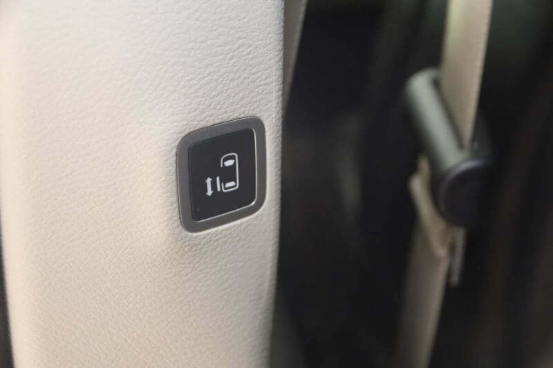 2023 Chrysler Pacifica Plug-In Hybrid Touring L