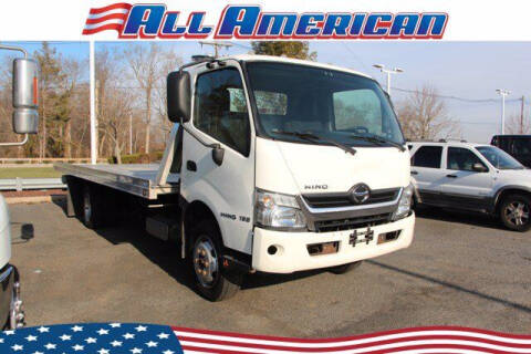 2017 Hino 195