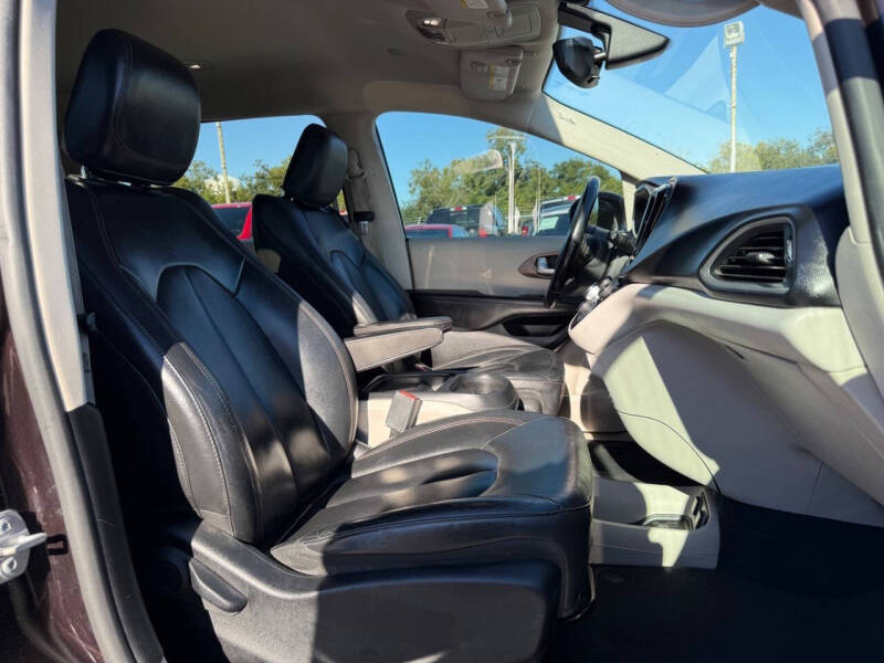 2017 Chrysler Pacifica Touring-L