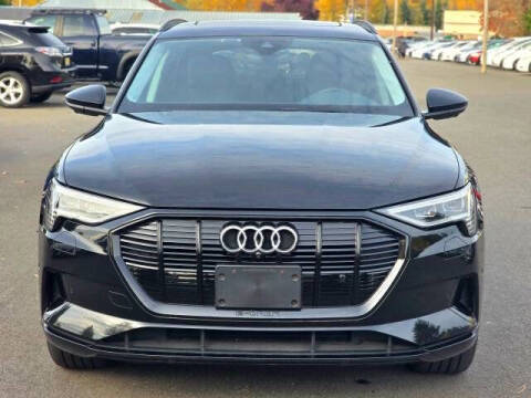 2022 Audi e-tron quattro Premium