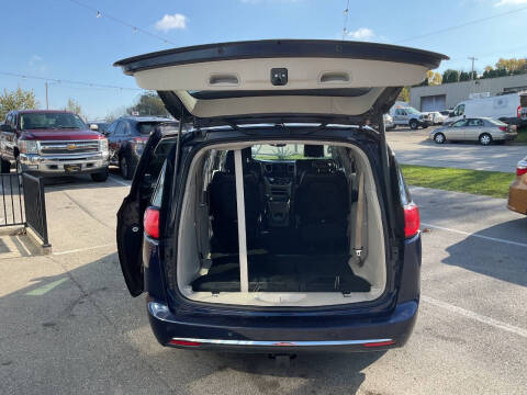 2017 Chrysler Pacifica Touring-L