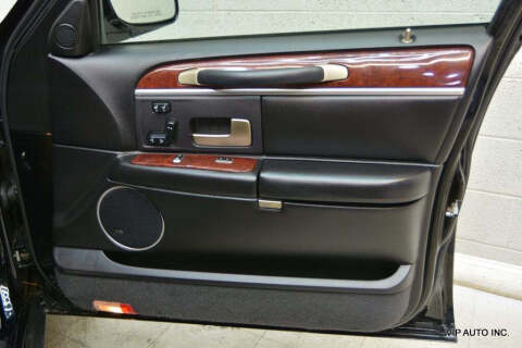 2005 Lincoln Town Car Signature Limited