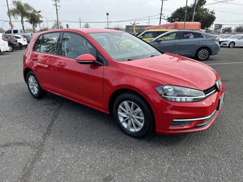 2019 Volkswagen Golf SE
