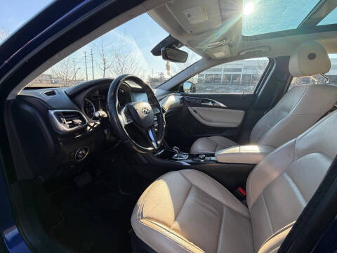 2017 Infiniti QX30 Premium