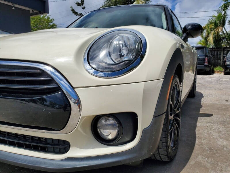 2017 MINI Clubman Base photo 13