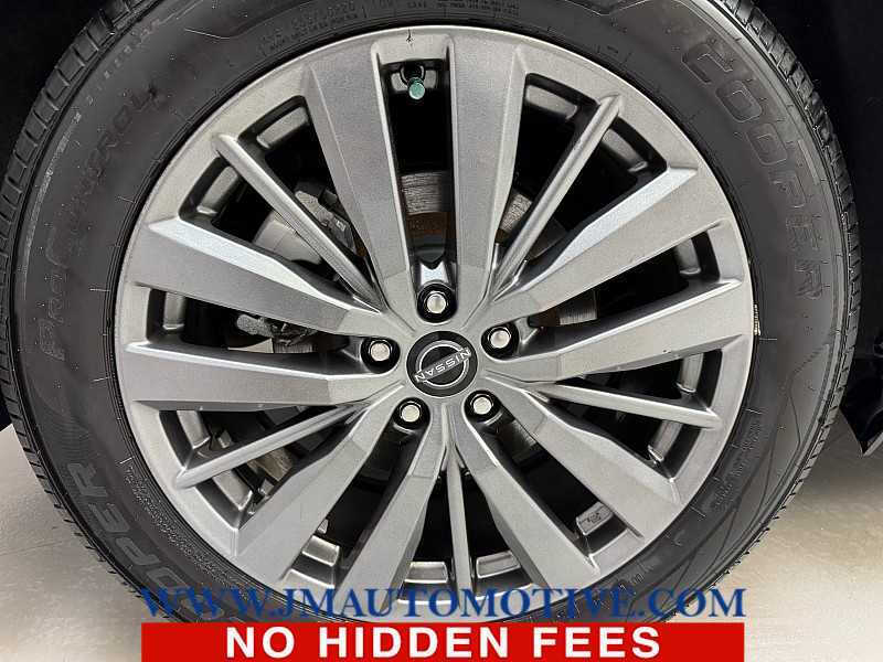 2022 Nissan Pathfinder SL