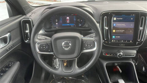 2025 Volvo XC40 B5 Core Bright Theme