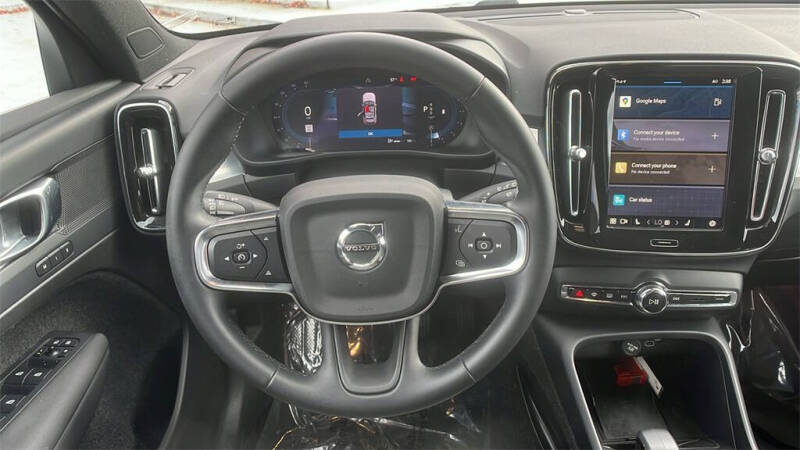 2025 Volvo XC40 B5 Core Bright Theme