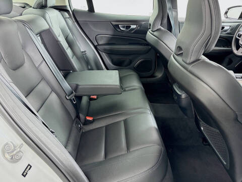 2024 Volvo S60 B5 Plus Dark Theme