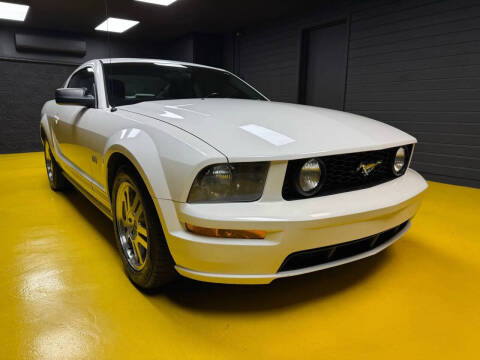 2005 Ford Mustang GT Deluxe