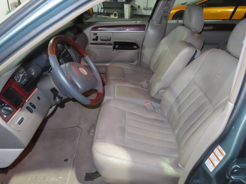 2003 Lincoln Town Car Signature