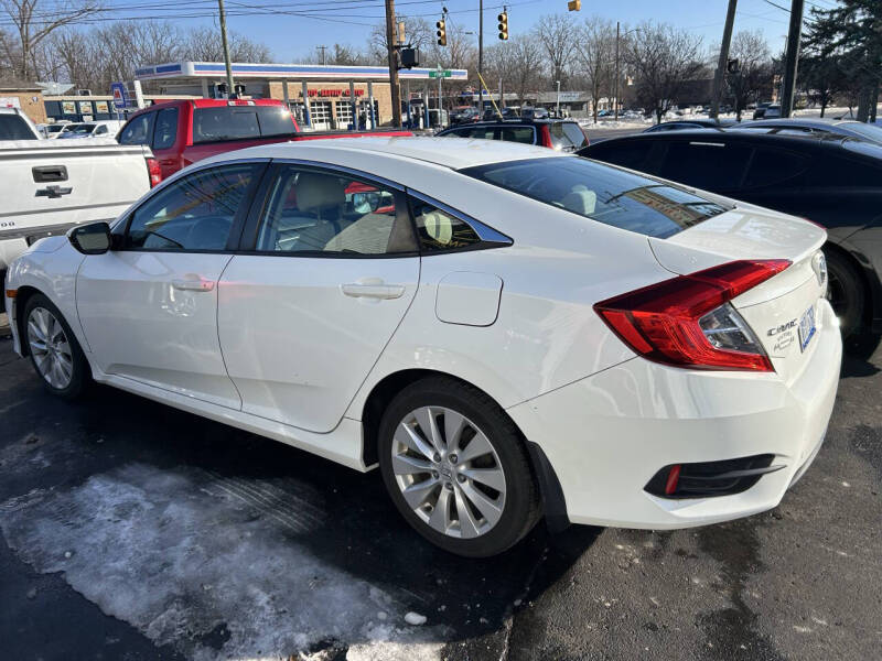 2016 Honda Civic LX's photo