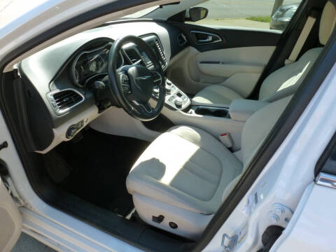 2017 Chrysler 200 Limited