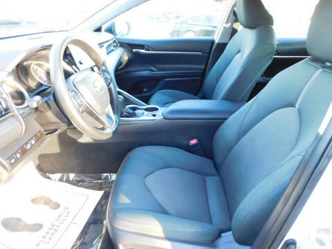 2022 Toyota Camry Hybrid LE