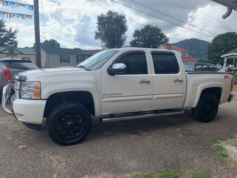 2013 Chevrolet Silverado 1500 for sale at MYERS PRE OWNED AUTOS & POWERSPORTS in Paden City WV