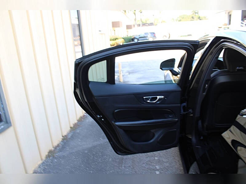 2022 Volvo S60 B5 Momentum