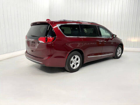 2017 Chrysler Pacifica Touring-L Plus